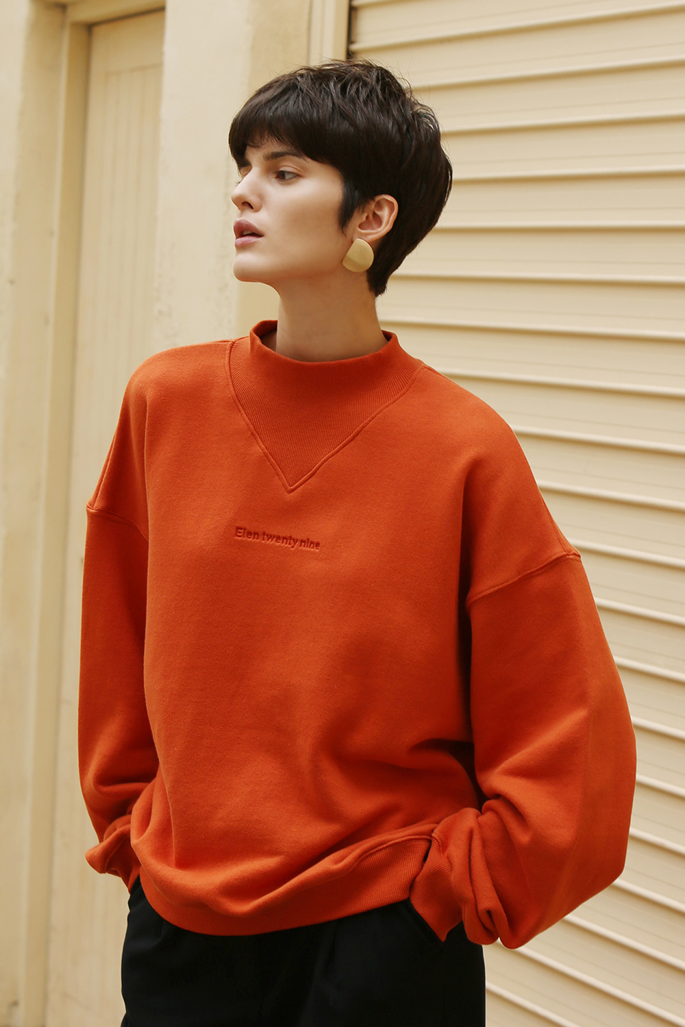 V high neck sweatshirt_Orange